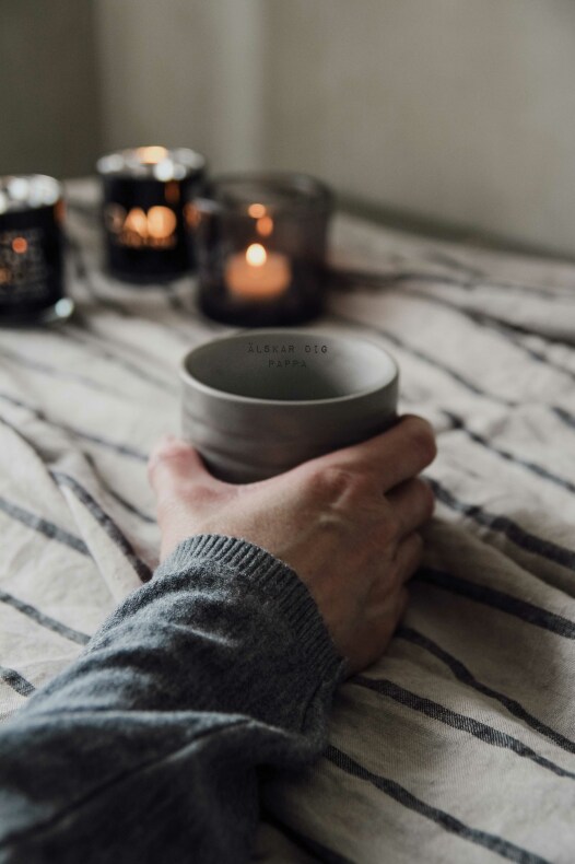 Mugg Pappa från Majas lyktor säljs till förmån för Barncancerfonden